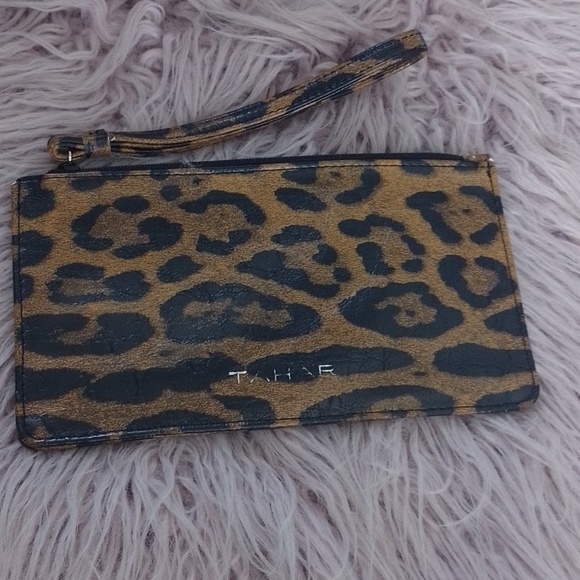 GUESS - Picture 6 of 9